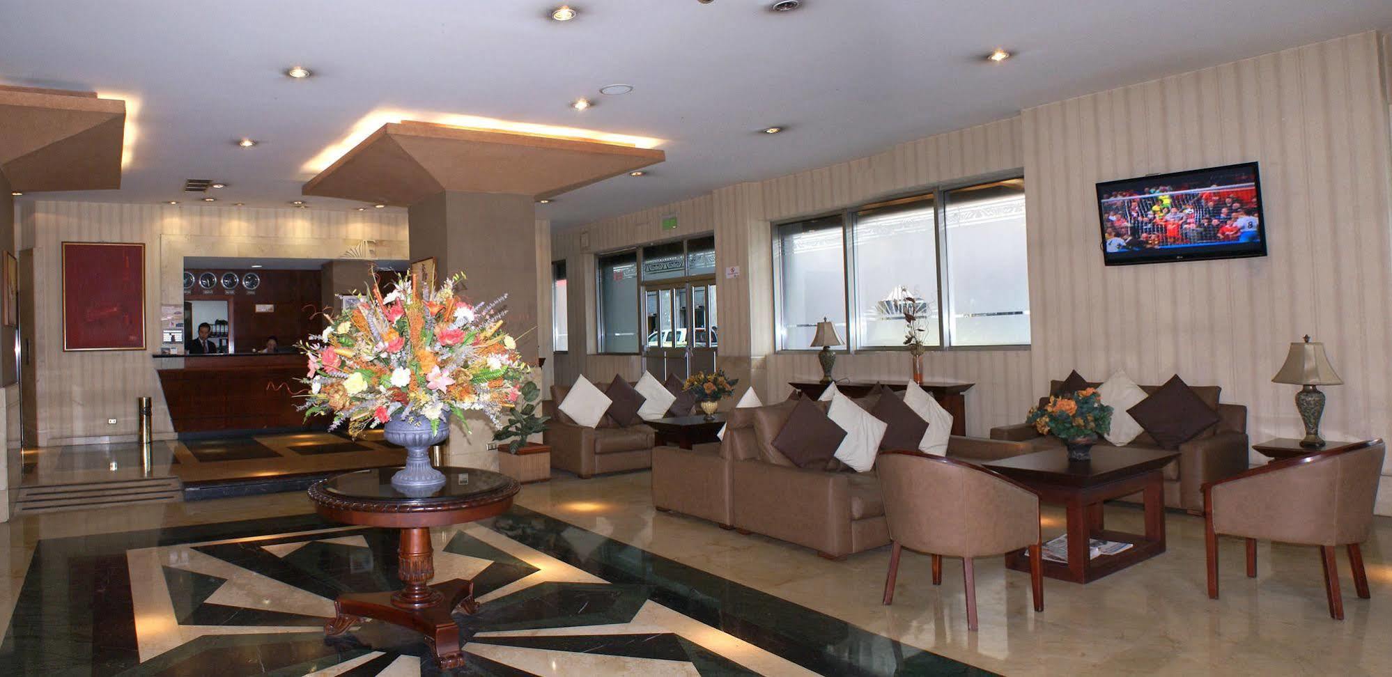 Hotel Emperador Ambato Dış mekan fotoğraf