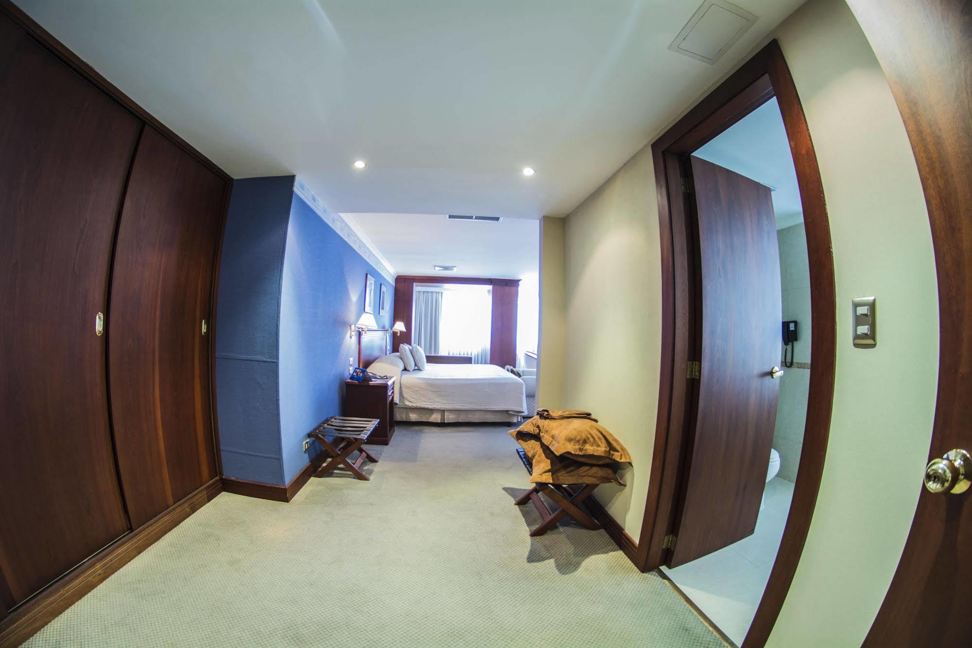 Hotel Emperador Ambato Dış mekan fotoğraf